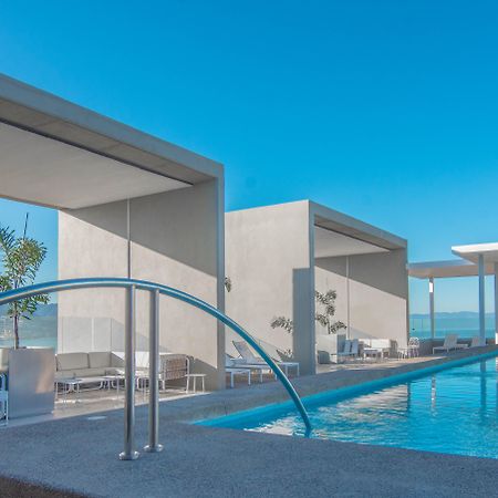 Hotel Mio Vallarta Unique & Different- Adults Only Puerto Vallarta Eksteriør bilde The rooftop pool at the hotel