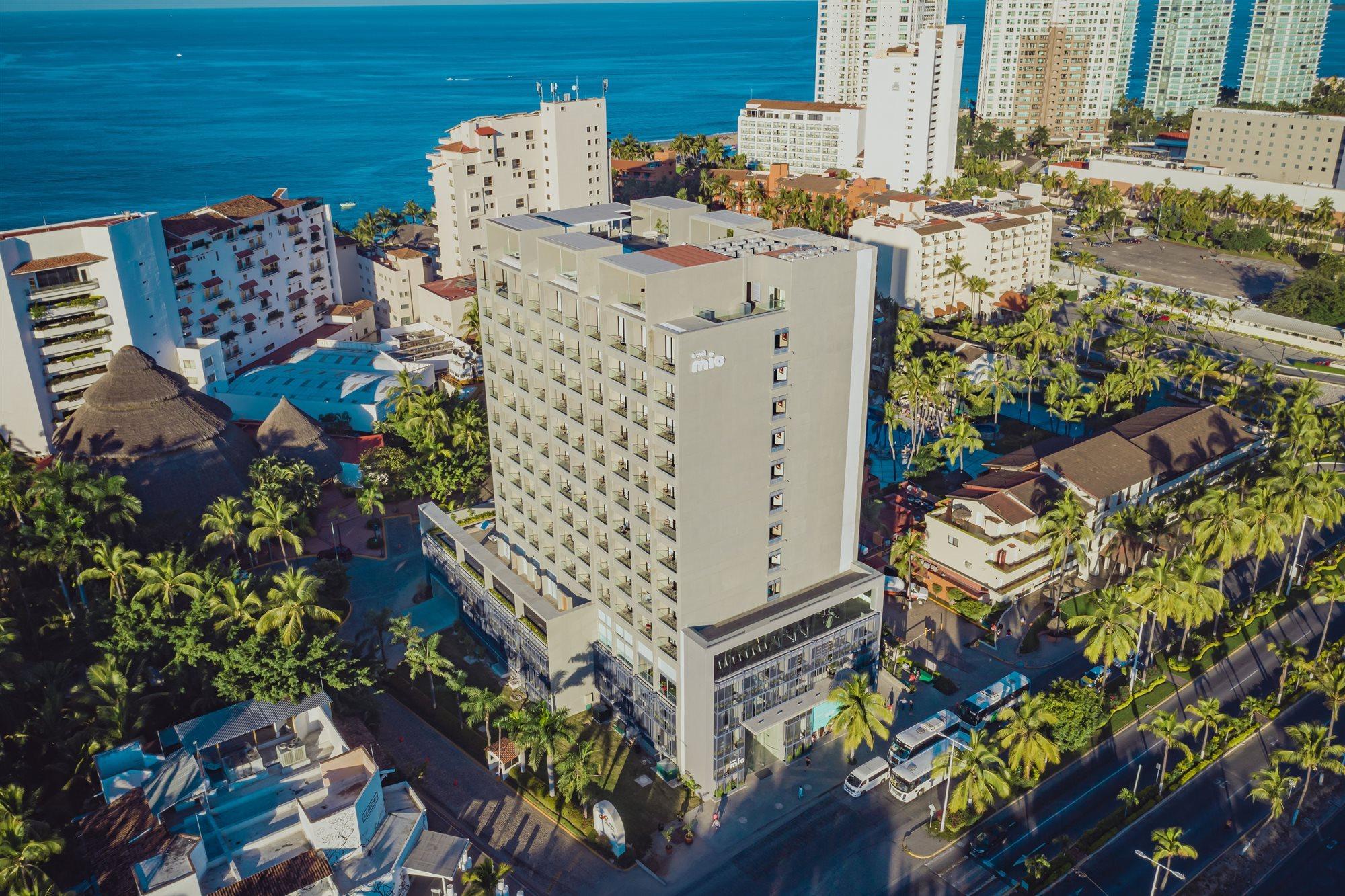 Hotel Mio Vallarta Unique & Different- Adults Only Puerto Vallarta Eksteriør bilde Aerial view of the hotel
