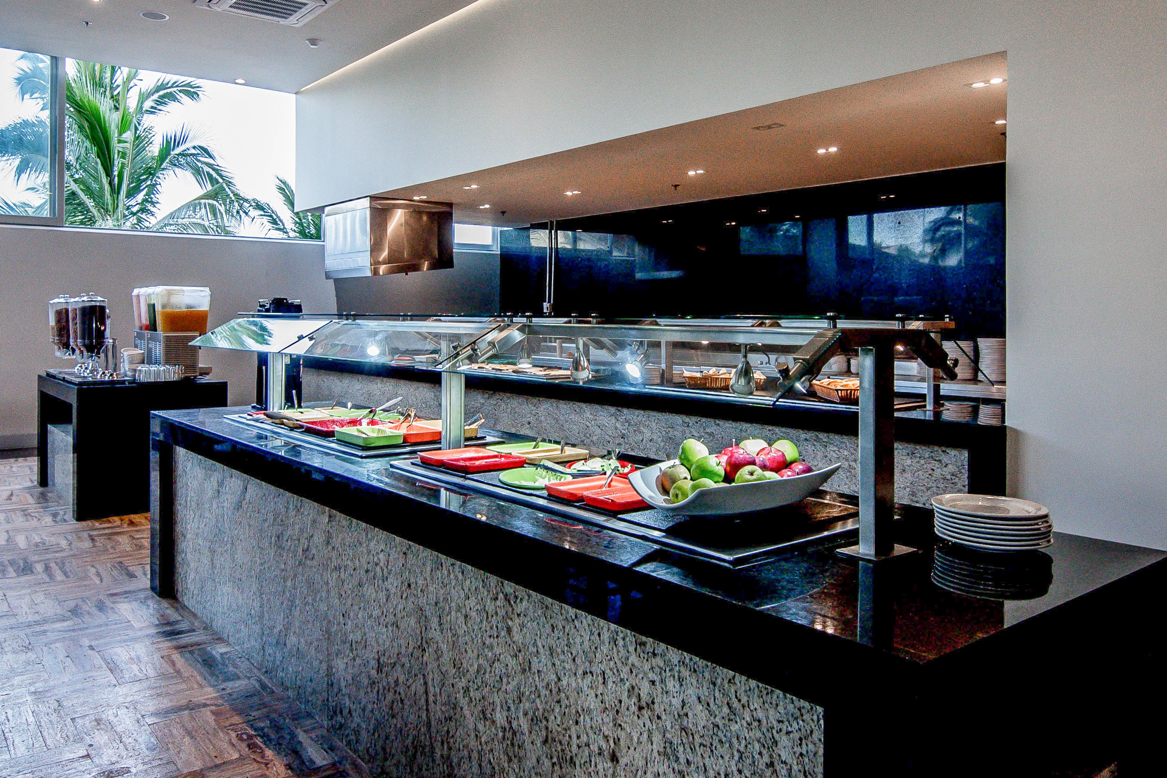 Hotel Mio Vallarta Unique & Different- Adults Only Puerto Vallarta Eksteriør bilde A buffet at a hotel
