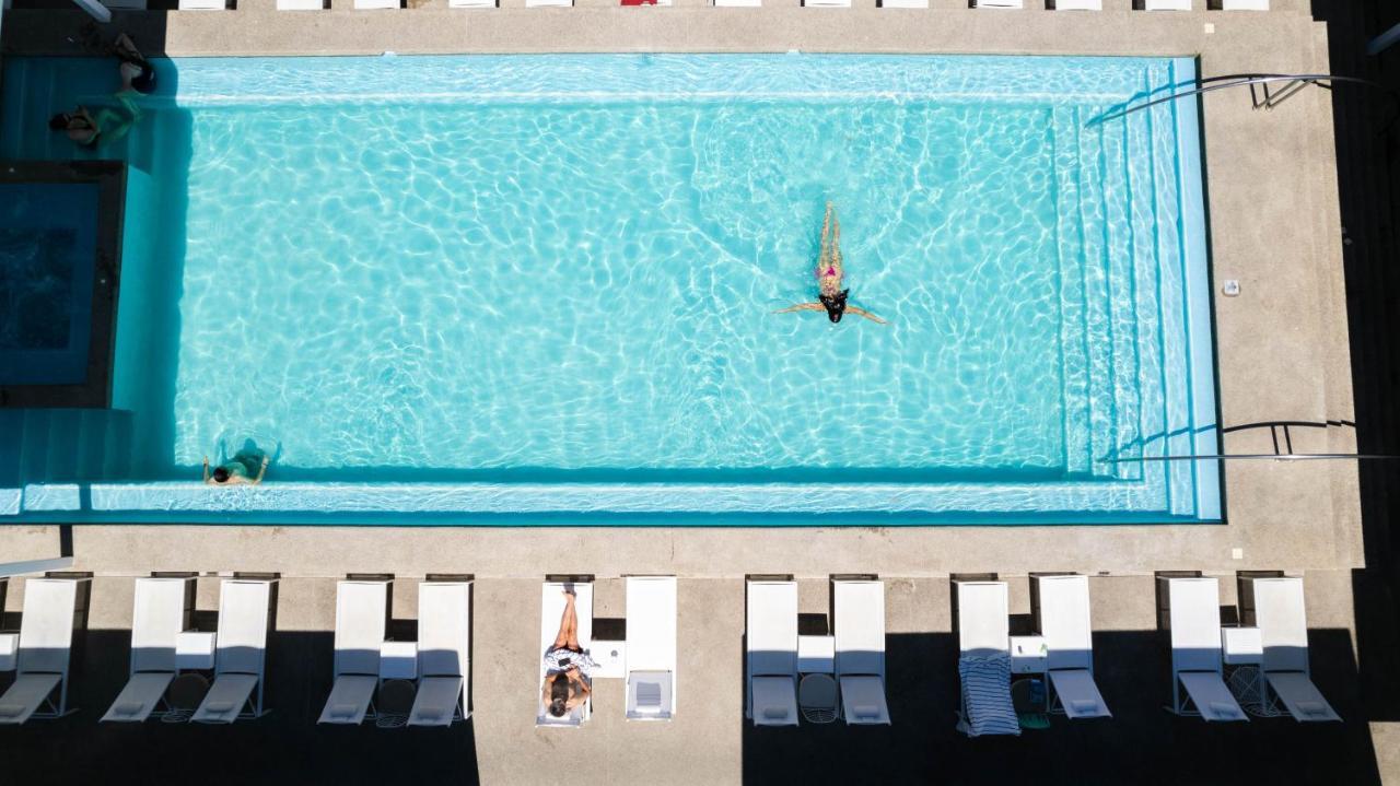 Hotel Mio Vallarta Unique & Different- Adults Only Puerto Vallarta Eksteriør bilde The rooftop pool at the Standard East Village